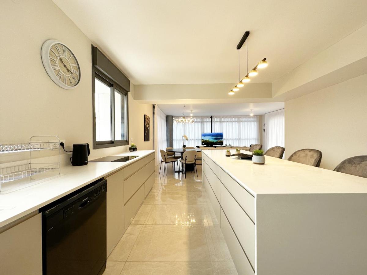 Mini Penthouse Near The Beach Netanja Buitenkant foto
