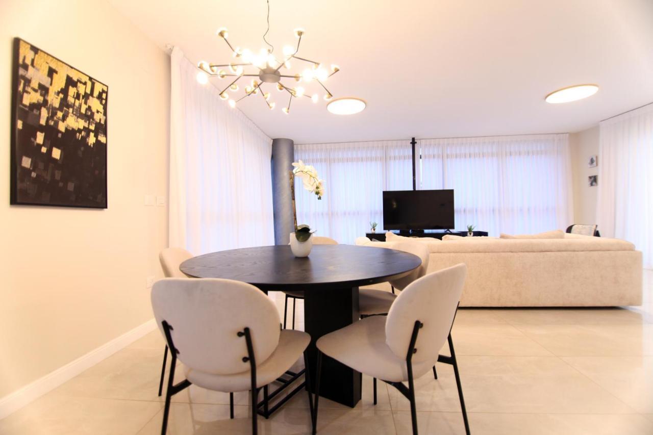 Mini Penthouse Near The Beach Netanja Buitenkant foto